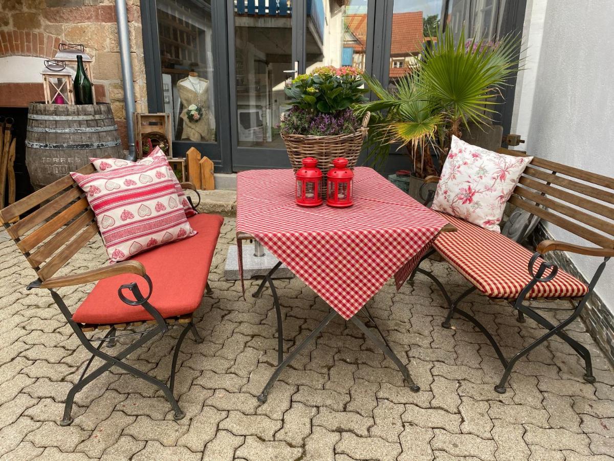 Gaestehaus Sellemols Ferienwohnung Korbmacher Heuchelheim-Klingen Bagian luar foto