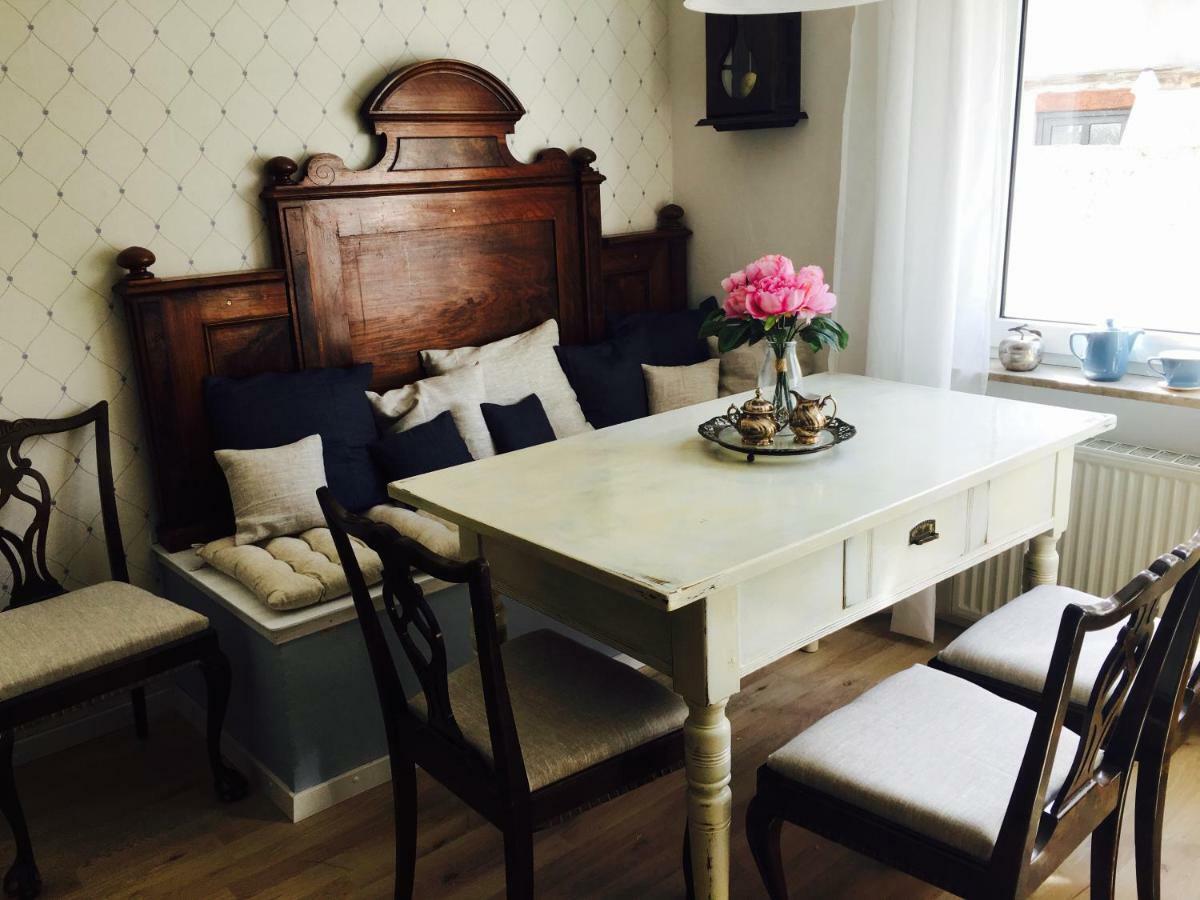 Gaestehaus Sellemols Ferienwohnung Korbmacher Heuchelheim-Klingen Bagian luar foto