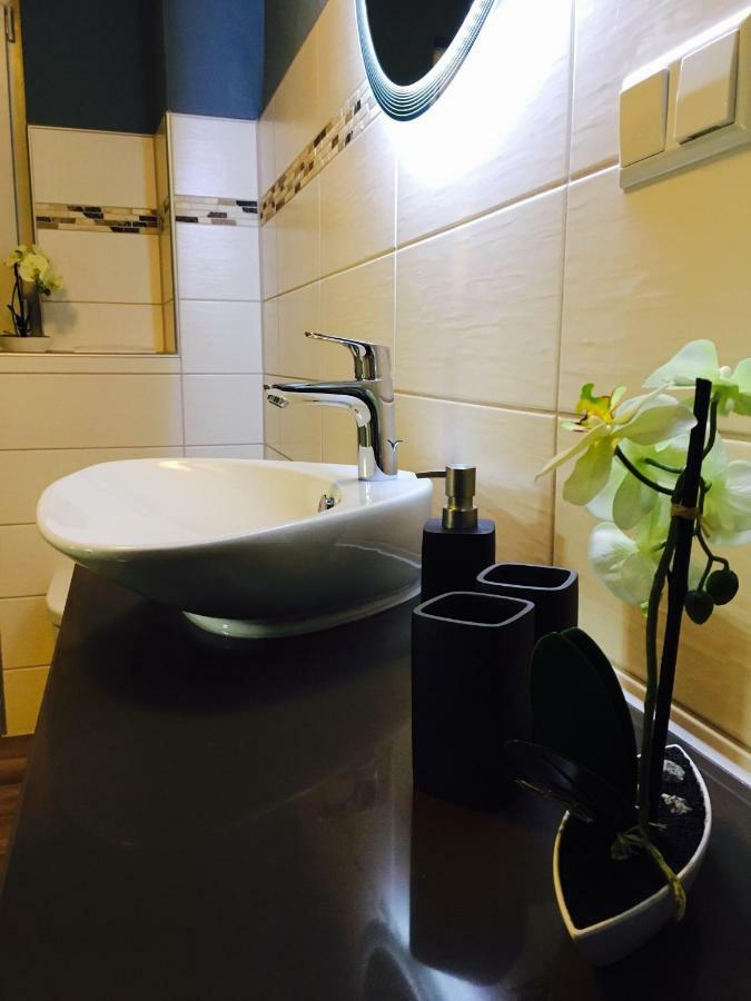 Gaestehaus Sellemols Ferienwohnung Korbmacher Heuchelheim-Klingen Bagian luar foto