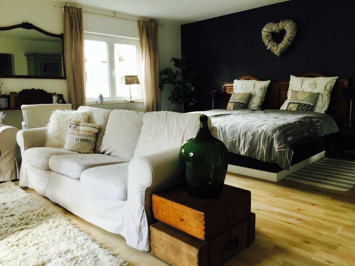 Gaestehaus Sellemols Ferienwohnung Korbmacher Heuchelheim-Klingen Bagian luar foto