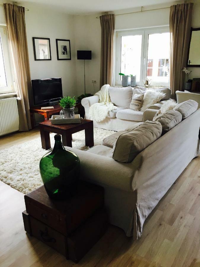 Gaestehaus Sellemols Ferienwohnung Korbmacher Heuchelheim-Klingen Bagian luar foto