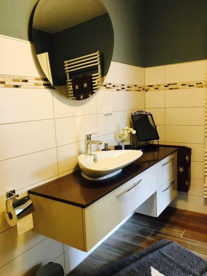 Gaestehaus Sellemols Ferienwohnung Korbmacher Heuchelheim-Klingen Bagian luar foto